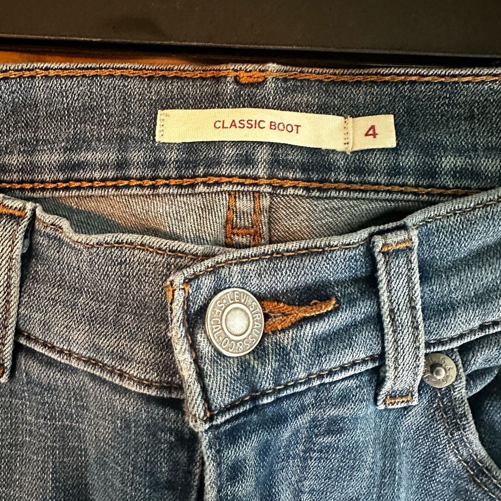 Classic boot cut jean - Size: 4